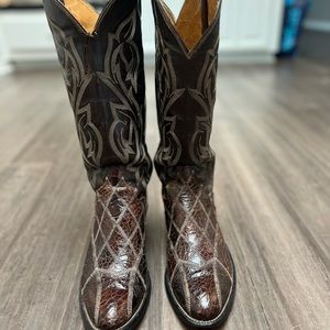 9 D Justin Lizard Cowboy boots. Fits a ladies 10.5.